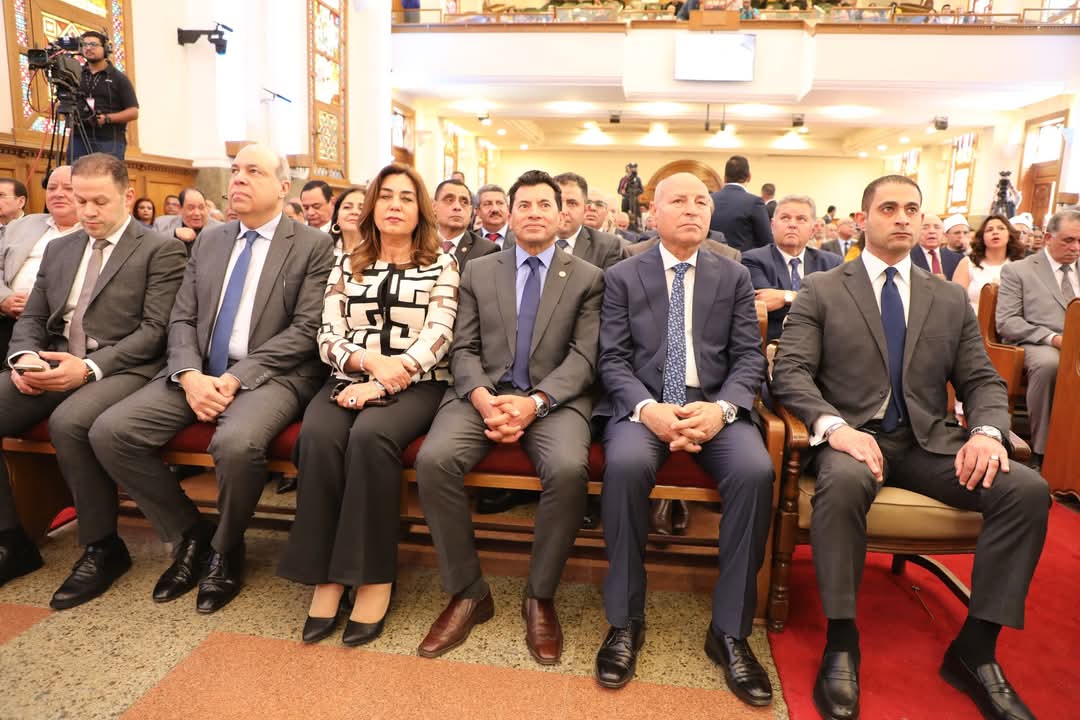 محافظ القاهرة يشهد الإحتفال بعيد القيامة فى الكنيسة الإنجيلية بمصر الجديدة