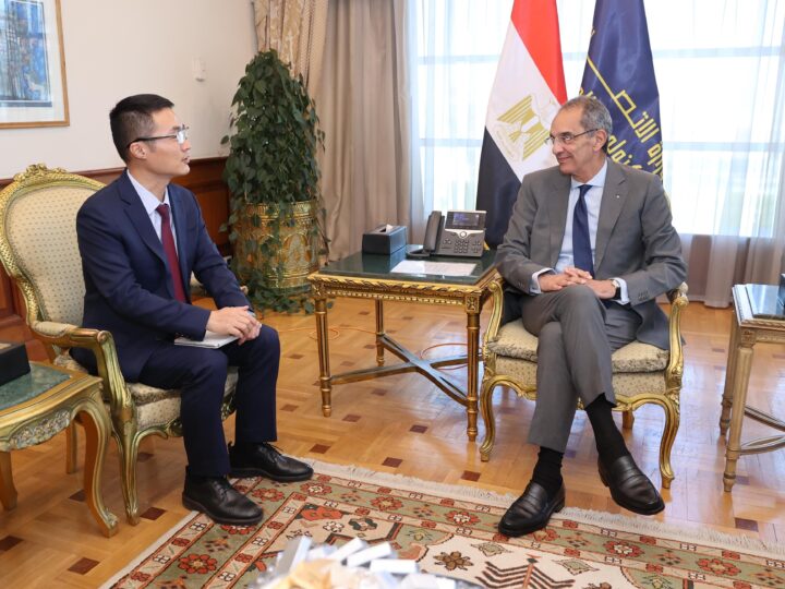 وزير الاتصالات يبحث زيارة الاستثمار مع الرئيس التنفيذى الجديد لشركة هواوى مصر