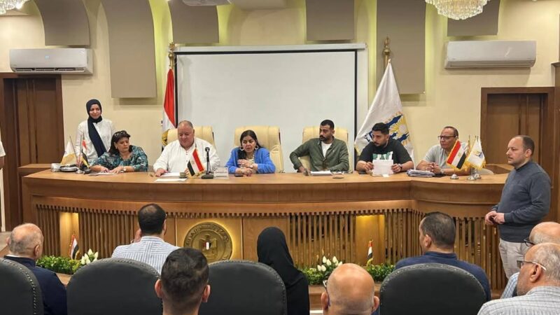رئيس حي مصر الجديدة يبحث شكاوى أصحاب المحلات التجارية بشارع هارون الرشيد