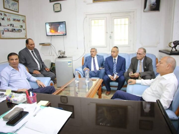 وزير الزراعة ومحافظ القاهرة يتفقدان محطة الزهراء للخيول العربية الأصيلة