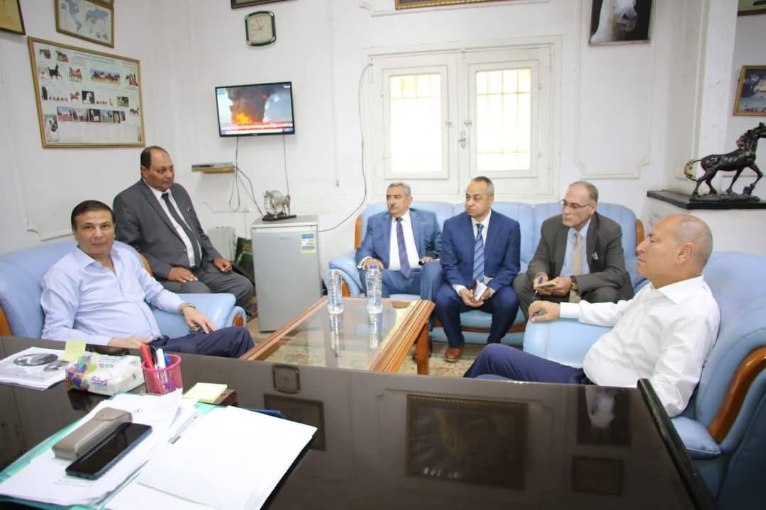 وزير الزراعة ومحافظ القاهرة يتفقدان محطة الزهراء للخيول العربية الأصيلة