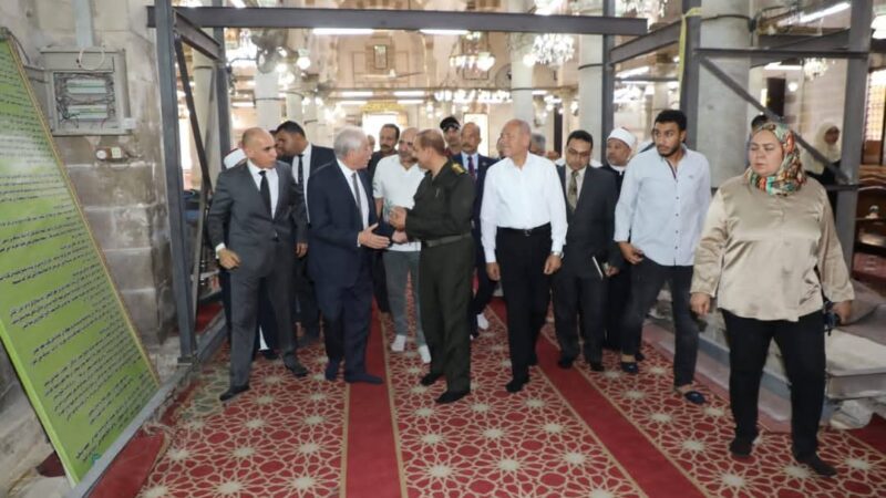 محافظ القاهرة يتفقد أعمال تطوير وترميم مسجد السلطان أبو العلا بحى بولاق