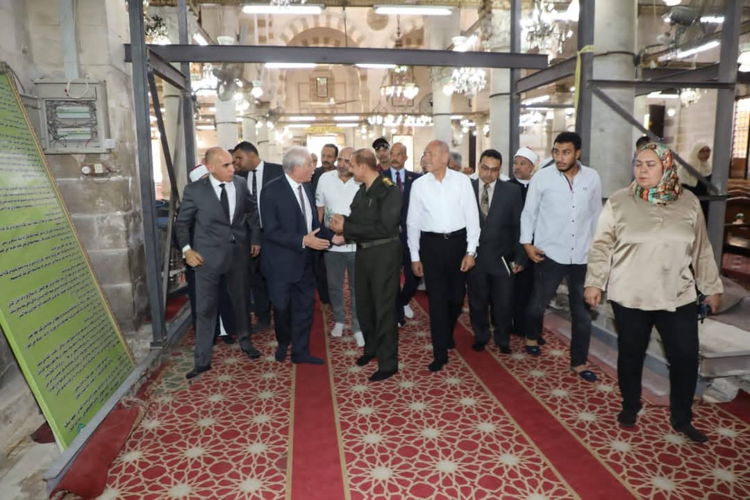 محافظ القاهرة يتفقد أعمال تطوير وترميم مسجد السلطان أبو العلا بحى بولاق