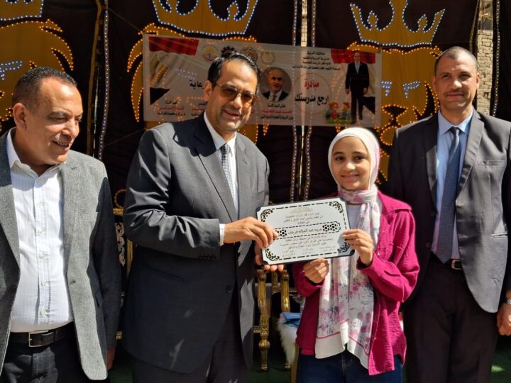 وكيل تعليم الغربية يشهد مبادرة «ارجع مدرستك» بمدرسة الشهيد طيار محمود مبروك الإبتدائية بكفر الزيات