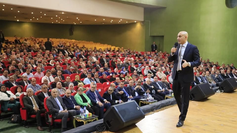 وزير التربية والتعليم يواصل جهوده الحثيثة لضمان تقديم تعليم متميز للطلاب على مستوى الجمهورية