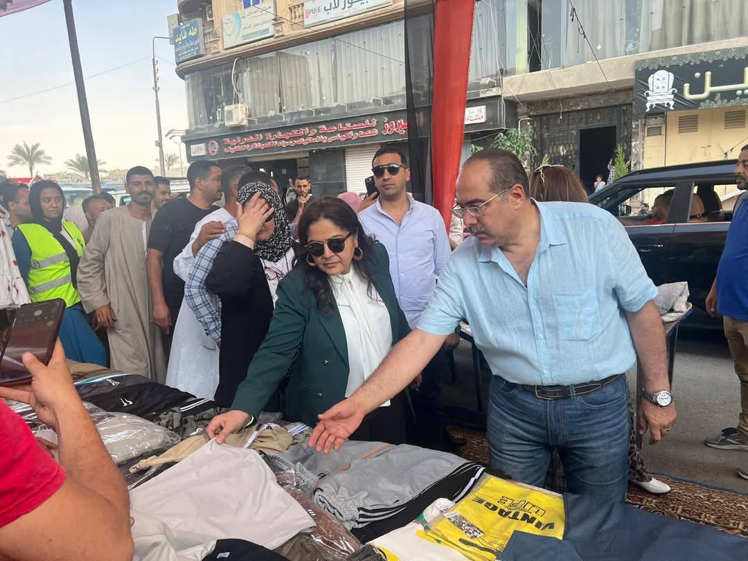 نائب محافظ القاهرة للمنطقة الشرقية يفتتح معرض الاسرة المصرية