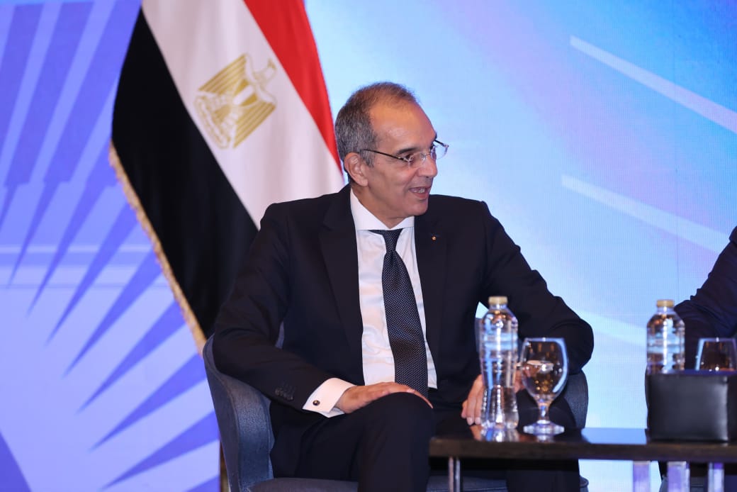 وزير الاتصالات : يشهد توقيع مذكرة تفاهم بين وزارة الاتصالات و IBM لتدريب 100 ألف متدرب فى مجال الذكاء الاصطناعى خلال 5 سنوات