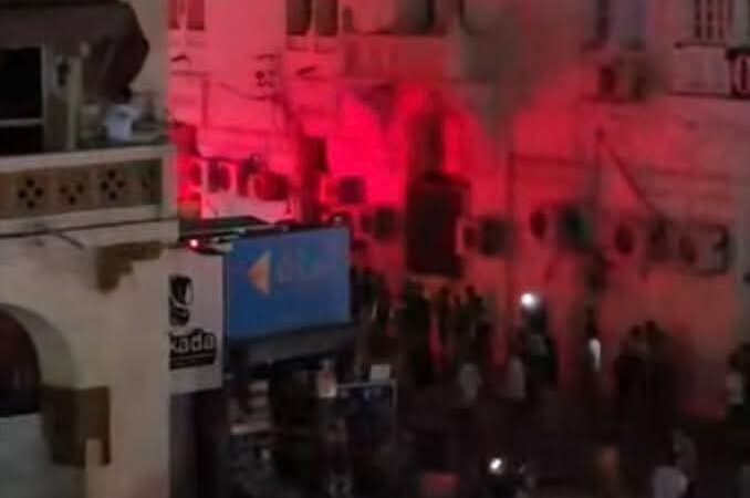 تصدي رجال الشرطة والمطافىء و عبدالوهاب بيقظة وبسالة لماس كهربائى بشارع بطرس غالى