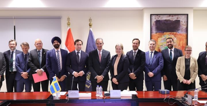 وزير الاتصالات يبحث مع وزير التجارة الخارجية والتعاون الإنمائى الدولى السويدى فتح آفاق جديدة للتعاون بين مصر والسويد