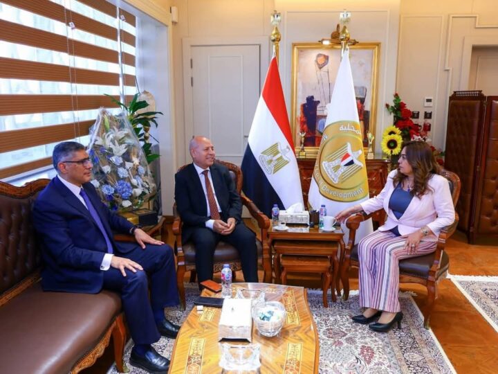وزيرة التنمية المحلية تتابع مع محافظي القاهرة والجيزة المشروعات التنموية والخدمية على أرض المحافظتين