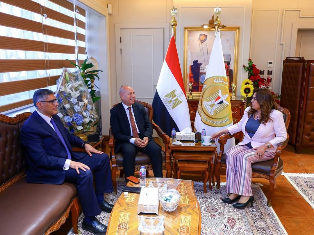 وزيرة التنمية المحلية تتابع مع محافظي القاهرة والجيزة المشروعات التنموية والخدمية على أرض المحافظتين