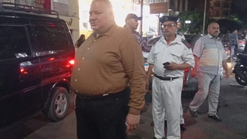 رئيس حى مصر الجديدة يتابع القضاء على الاشغالات والباعة الجائلين بشارع سوق هورس