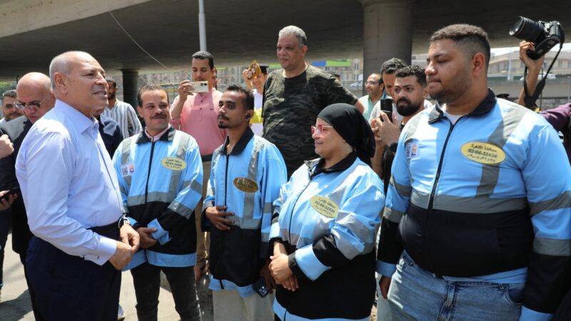 محافظ القاهرة يتفقد ساحتى انتظار عبد المنعم رياض وساحة انتظار الفلكى لمتابعة بدء النظام الجديد لحوكمة منظومة السايس