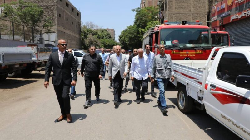 محافظ القاهرة يشرف على عمليات إنقاذ سكان العقارين المنهارين بحى حدائق القبة