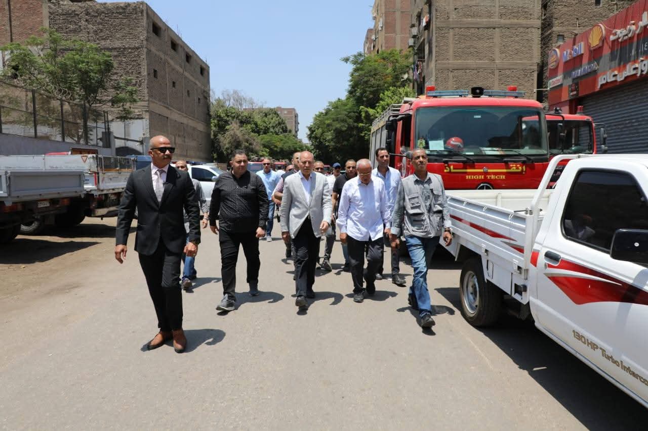 محافظ القاهرة يشرف على عمليات إنقاذ سكان العقارين المنهارين بحى حدائق القبة