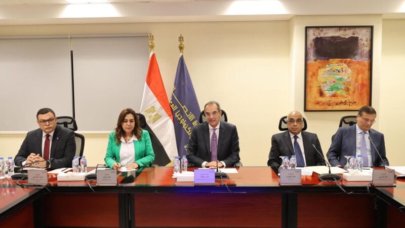 وزراء الاتصالات : ربط كافة قواعد البيانات مع منظومة الرقم القومى العقارى .. والانتهاء من إصدار حوالى 19 مليون رقم قومى عقارى