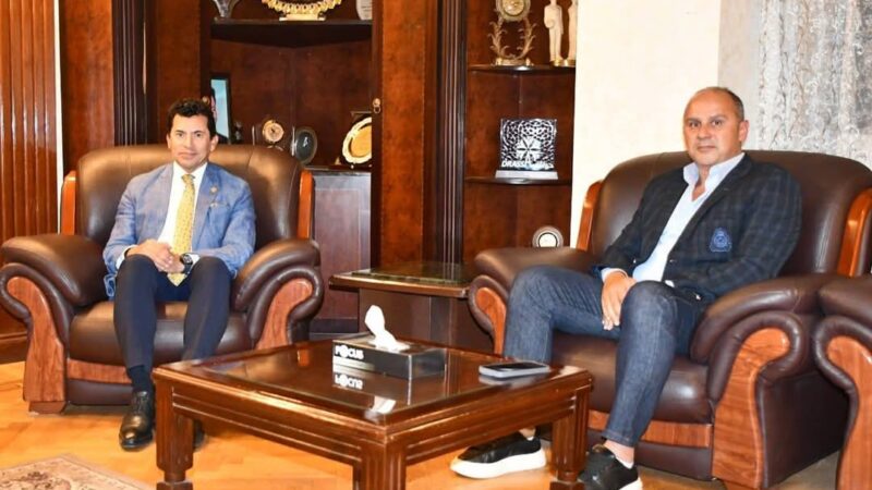 وزير الرياضة يلتقي رئيس بريزنتيشن لايف لبحث إقامة معسكر للجودو بالعلمين