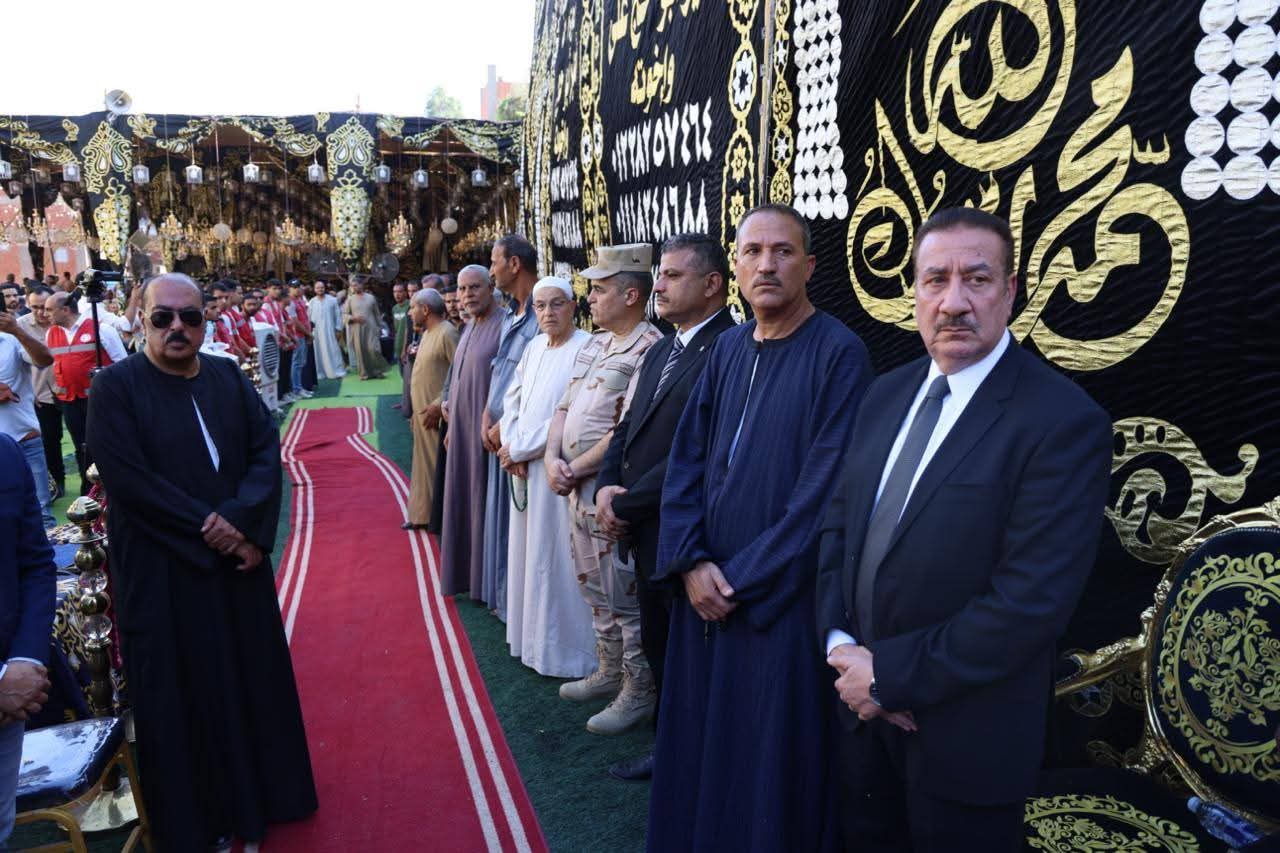 محافظ المنوفية يتلقى واجب العزاء في شهداء حادث الإقليمي بكفر السنابسة بمنوف
