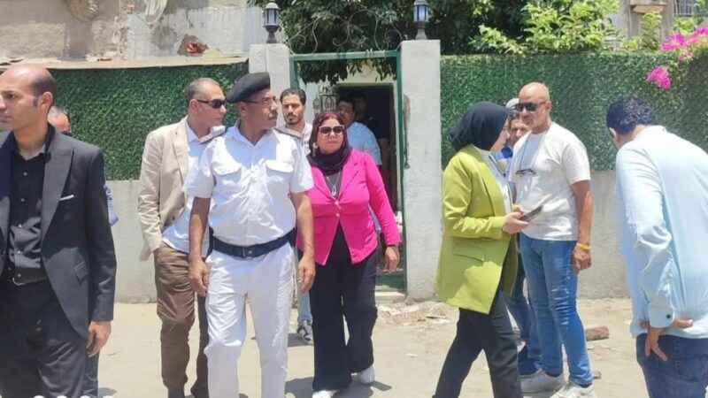 رئيس حى الأميرية تقود حملة لرفع الاشغالات بنطاق الحي