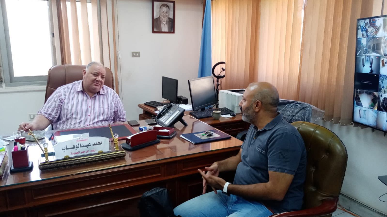 رئيس حى مصر الجديدة يتابع شكاوى المواطنين لحلها