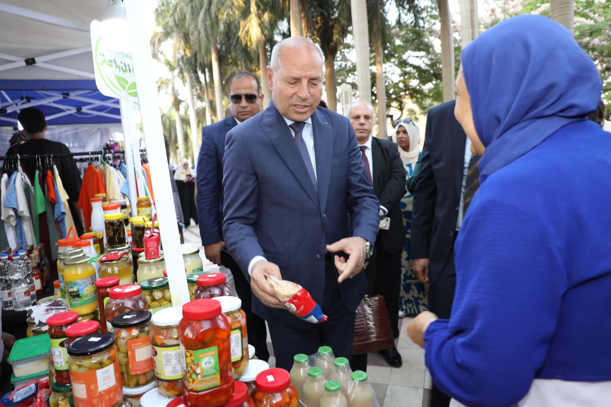 محافظ القاهرة يفتتح معرض ” بازار القاهرة السادس” بحديقة الأزهر