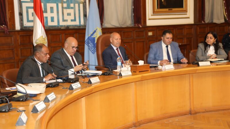 محافظ القاهرة  يبحث استعدادات المحافظة لانتخابات مجلس الشيوخ
