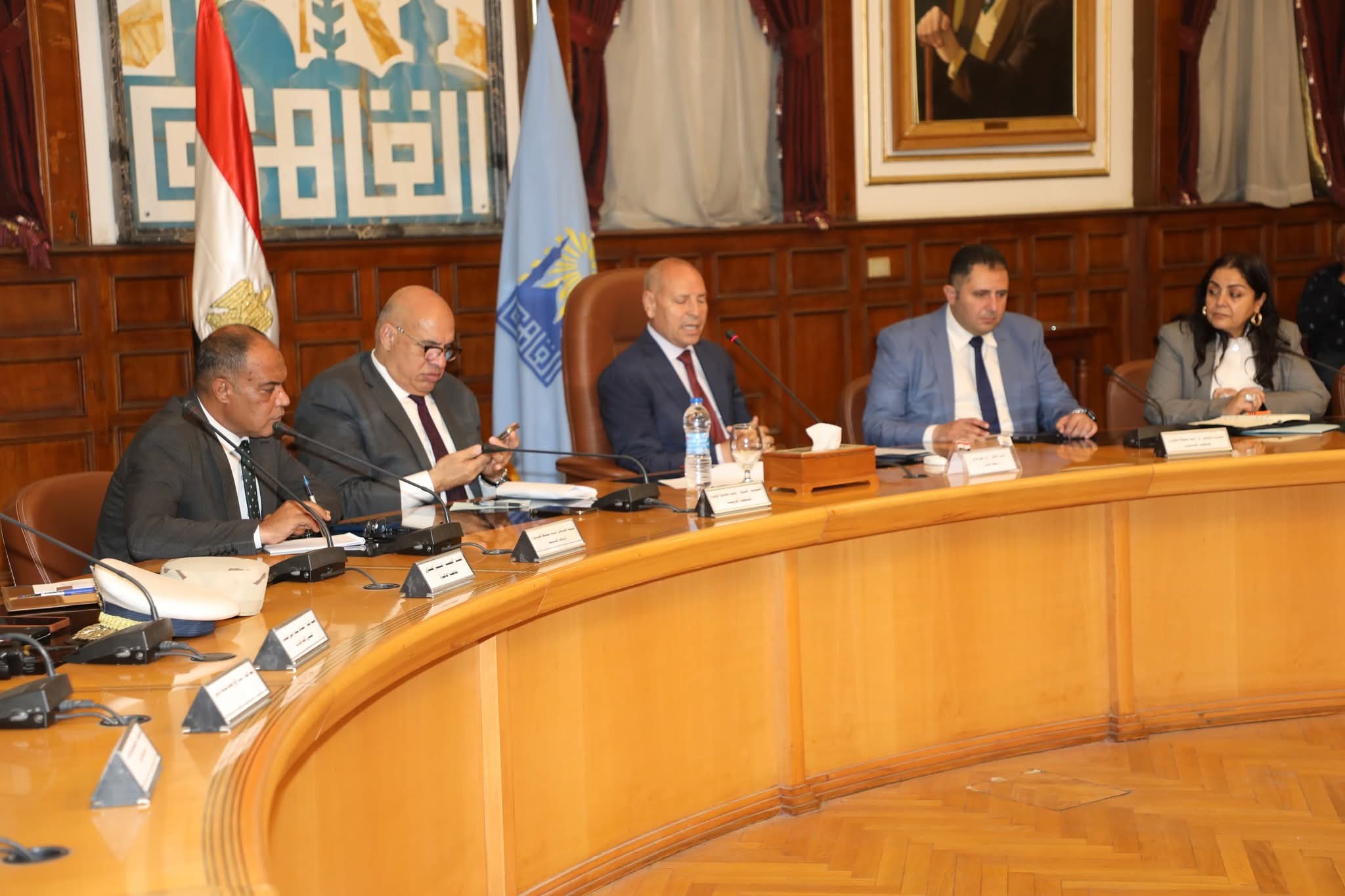 محافظ القاهرة  يبحث استعدادات المحافظة لانتخابات مجلس الشيوخ