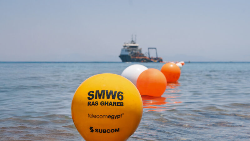 المصرية للاتصالات تنتهي من عمليات الإنزال ومسارات العبور الخاصة بالكابل البحري SEA-ME-WE-6 في مصر