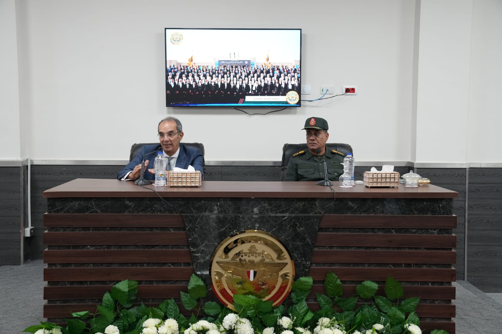 وزير الاتصالات يلتقى بالمتقدمين للإلتحاق بمبادرة ” الرواد الرقميون” فى بداية إختبارات القبول بمقر الأكاديمية العسكرية المصرية بالعاصمة الإدارية الجديدة