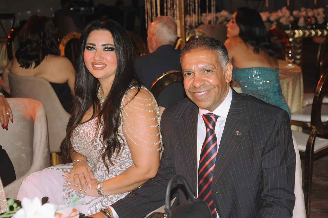 سيدة الأعمال هبة إسماعيل ونجوم الفن يحتفلون  مع فاطمة الشريف بحفل زفاف نجلتها