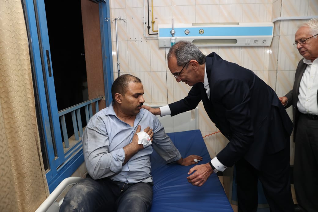 وزير الاتصالات يقطع زيارته لخارج مصر.. ويتفقد مبنى سنترال رمسيس ويتابع جهود استعادة خدمات الاتصالات المتأثرة بالحريق