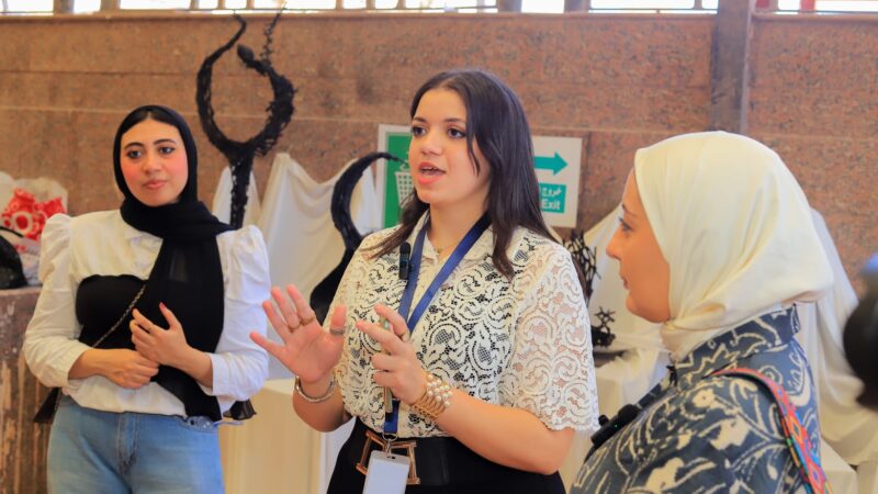 الطالبة الفائزة بالمركز الأول ” في مجال نحت المعادن: أسعى لتمثيل مصر في كل المحافل الدولية