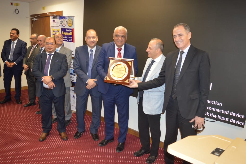 المصرية للتعليم والتدريب ترعى الفائزين بمشروعات الابتكار الطلابي وتطلق وحدة متابعة الخريجين في الجامعات التكنولوجية