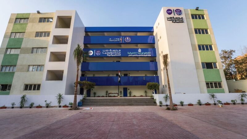 وزير الاتصالات : مدارس WE للتكنولوجيا التطبيقية توفر منظومة متكاملة تجمع بين التعليم الأكاديمى والتدريب العملى لصقل مهارات الطلاب بما يتواكب مع متطلبات سوق العمل العالمى