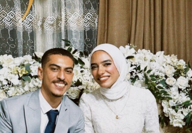 هشام مصطفي يهنئ الدكتورة هاجر والدكتور محمد بالخطوبة