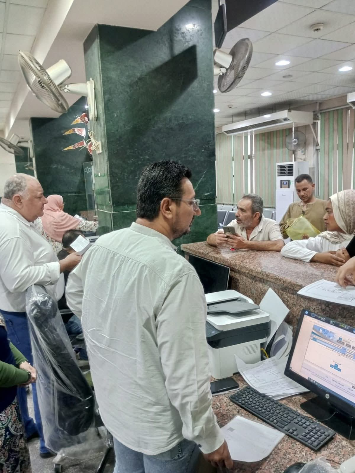 رئيس حى مصر الجديدة يتابع سير أعمال ملفات التصالح والمتغيرات المكانية الوقوف علي المعوقات لحلها