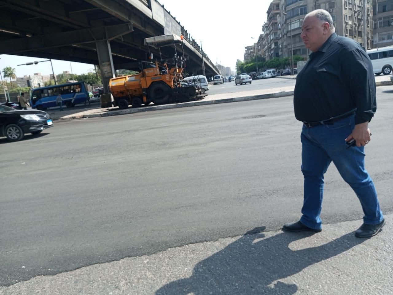 رئيس حى مصر الجديدة يتابع اعمال تطوير ورفع كفاءة الطرق