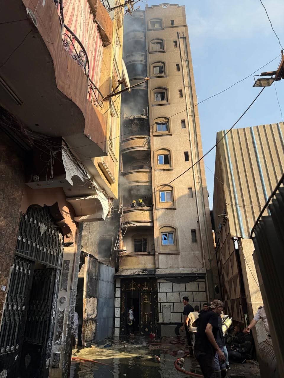 محافظ القاهرة يتابع ما بعد إطفاء حريق مخزن خردة بدرب الشيخ فراج بحى بولاق ابو العلا