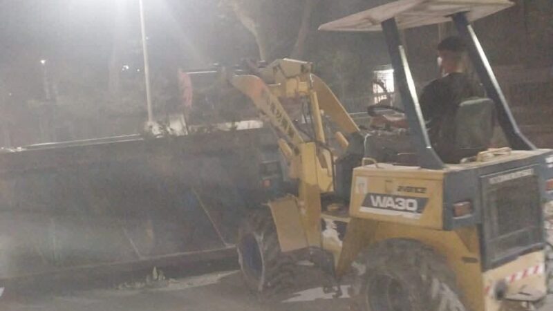 رئيس حى مصر الجديدة يتابع أعمال نظافة ورفع المخلفات بالحي