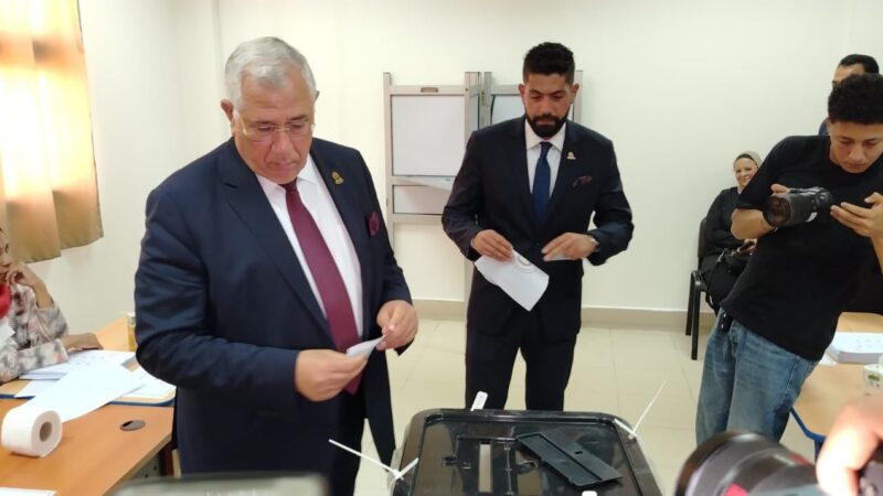 أمين عام حزب الجبهة يدلي بصوته في انتخابات الشيوخ.. ويؤكد: صوتك خنجر في صدر الجماعات الإرهابية