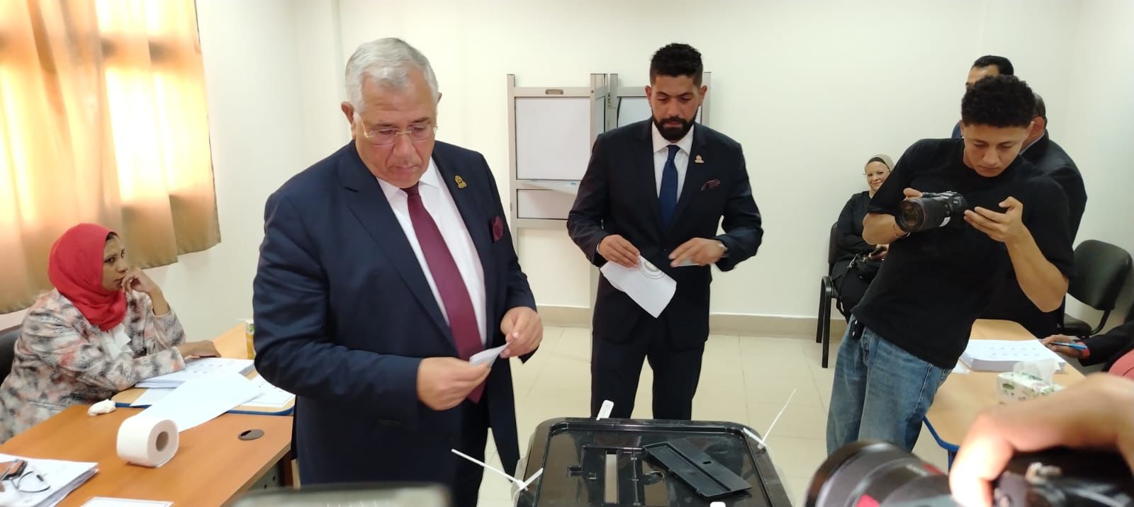 أمين عام حزب الجبهة يدلي بصوته في انتخابات الشيوخ.. ويؤكد: صوتك خنجر في صدر الجماعات الإرهابية