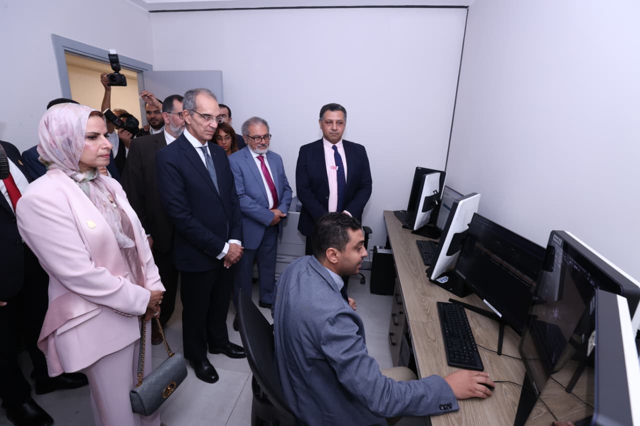 وزير الاتصالات يشهد فعاليات إطلاق منظومة مصرية بالكامل للكشف المبكر عن سرطان الثدى باستخدام الذكاء الاصطناعى بمستشفى بهية فى الشيخ زايد