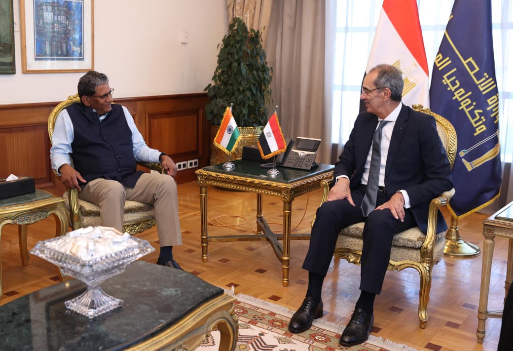 وزير الاتصالات يبحث مع سفير الهند بالقاهرة تعزيز التعاون فى عدد من المجالات  والتوسع فى الاستثمارات الهندية