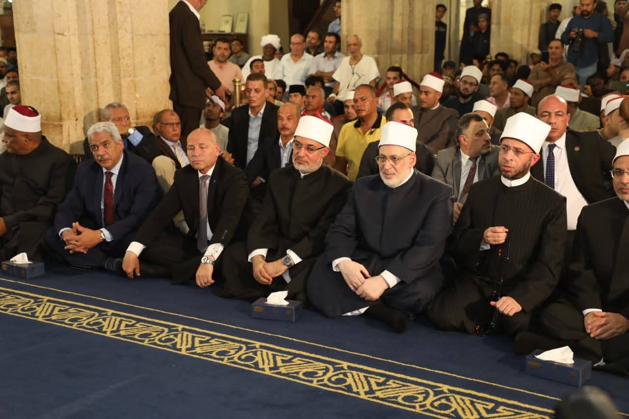 محافظ القاهرة يحتفل بالمولد النبوى الشريف عقب صلاة المغرب بالجامع الأزهر