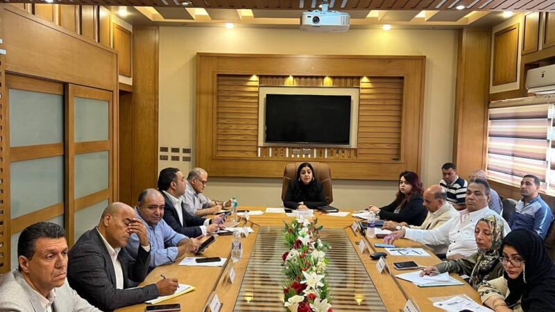 نائب محافظ القاهرة للمنطقة الشرقية يعقد الإجتماع التنسيقي لرؤساء الأحياء