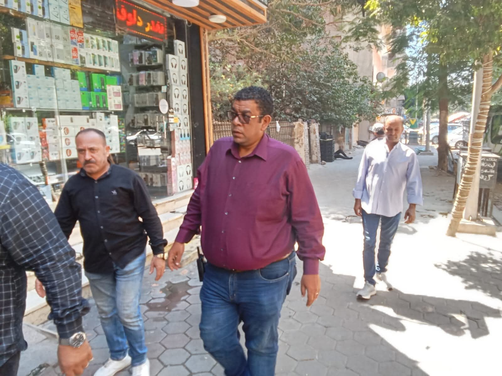 رئيس حى الزيتون يتابع إستمرارية القيام بحملات لرفع الإشغالات والباعة الجائلين