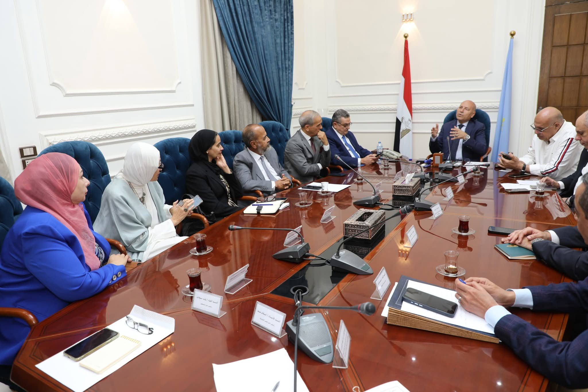 محافظ القاهرة يستقبل وفد بنك المصرف المتحد لبحث سبل التعاون