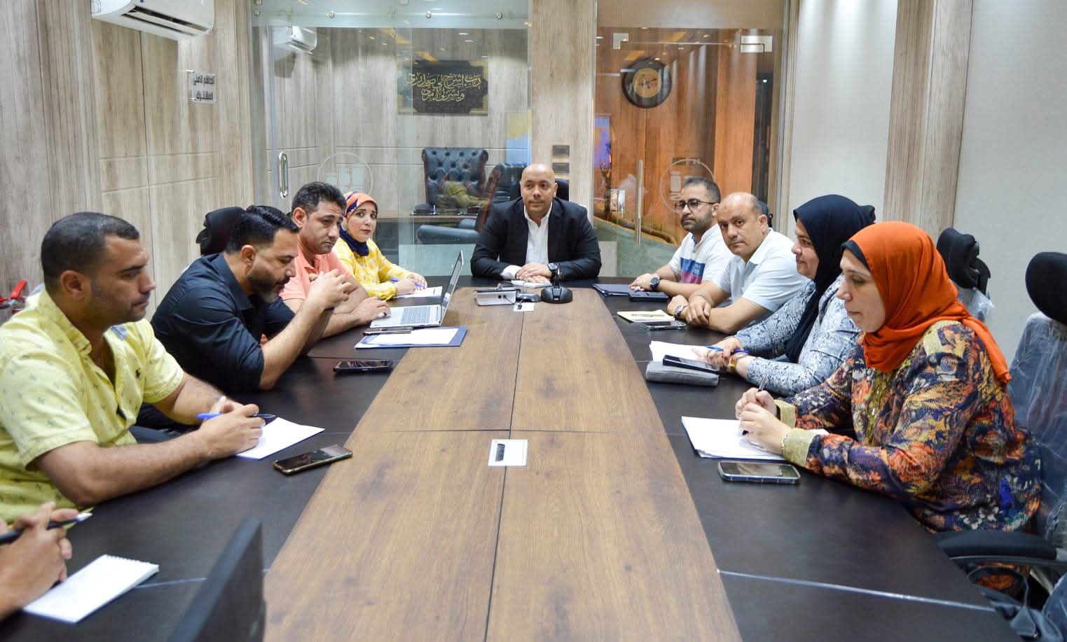 نائب محافظ المنوفية يناقش الفرص الإستثمارية والتيسيرات المقدمة للمستثمرين لتعزيز التنمية الاقتصادية والموارد الذاتية للمحافظة