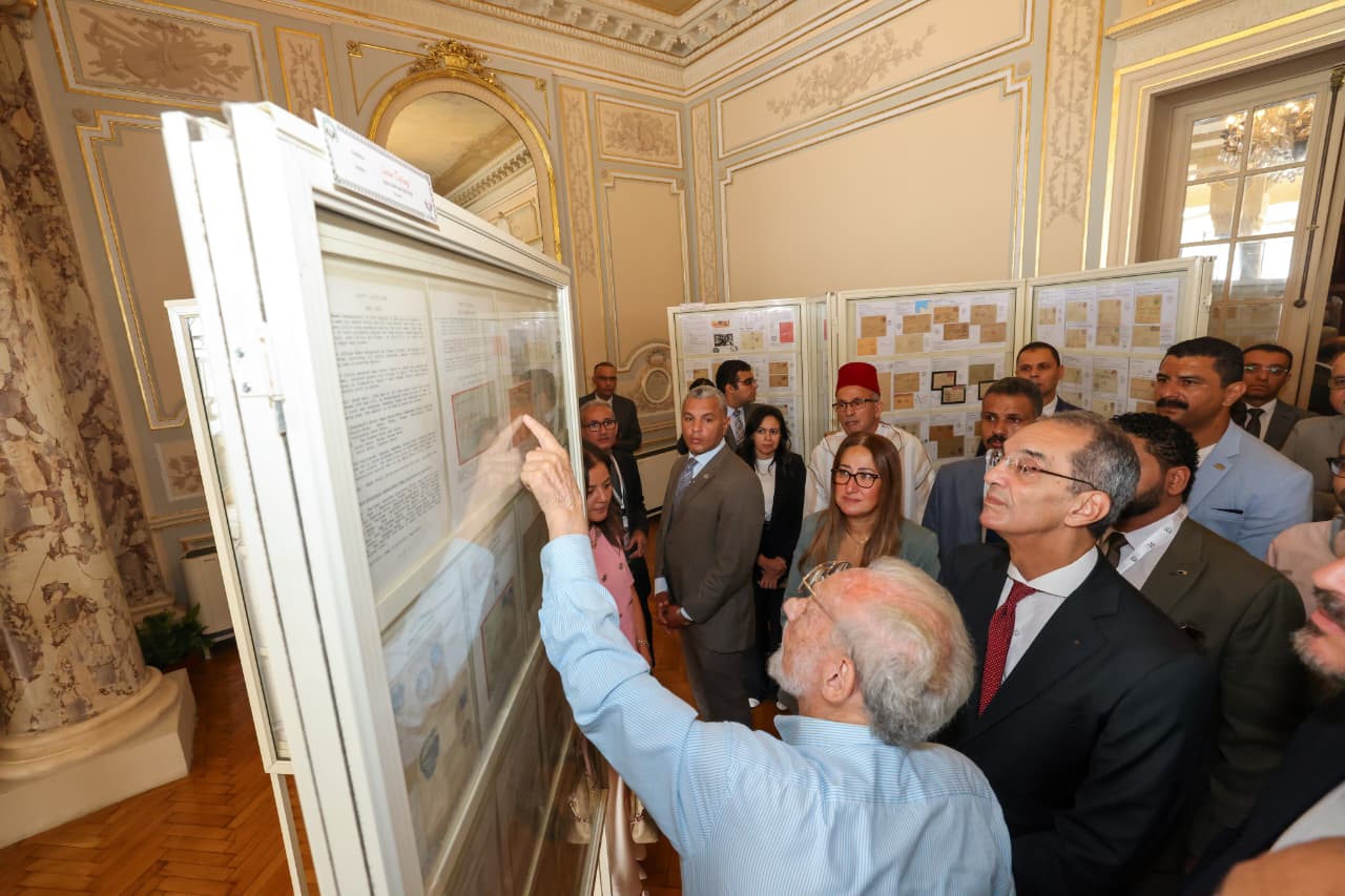 وزير الاتصالات يفتتح معرض للطوابع البريدية والتاريخ البريدى بمركز إبداع مصر الرقمية بقصر السلطان حسين كامل