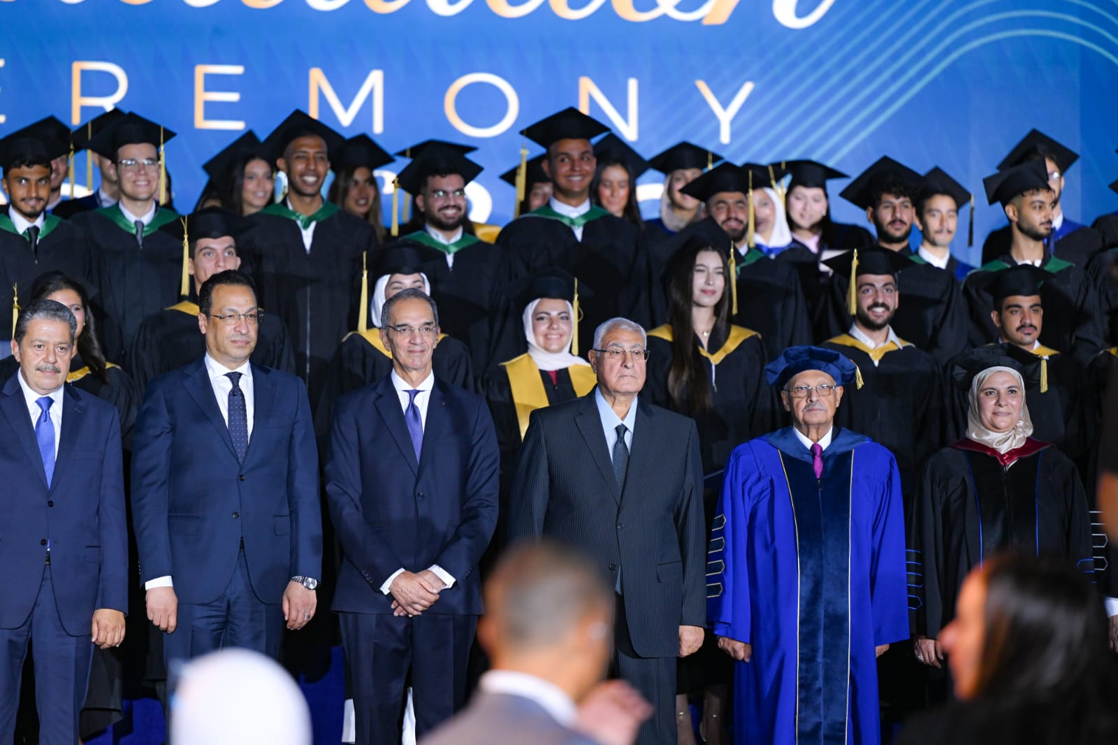 عدلي منصور ووزير الاتصالات يكرمان خريجي الدفعة الأولي لجامعة مصر للمعلوماتية بالعاصمة الإدارية الجديدة
